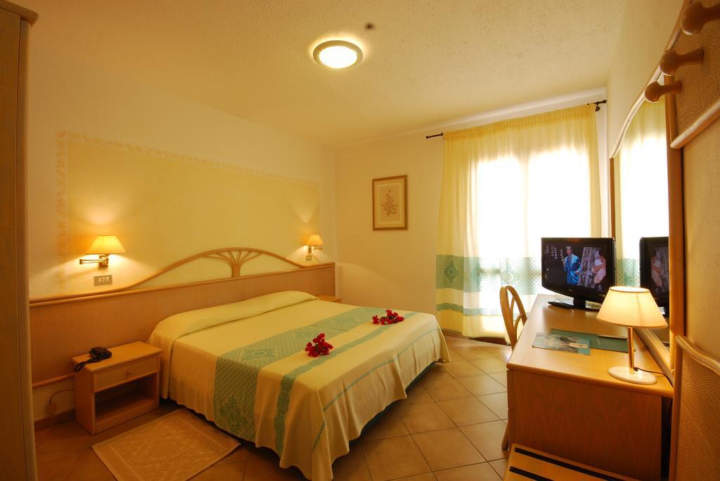 Hotel Mon Repos Baja Sardinia Quarto foto
